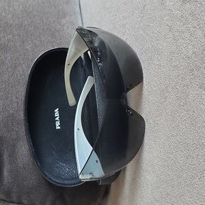 Prada oversized  sunglasses w/ original case SPR630 5Av-3M1 130 2N $850 MSRP